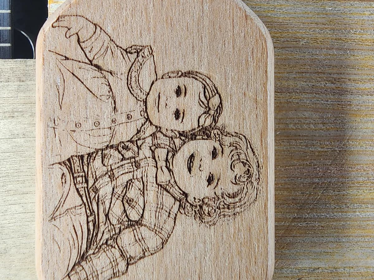 Porte-cle en bois grave — Bois grave personnalise